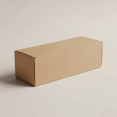 Açık bej arka planda izole edilmiş, paketleme ve teslimat için uzun dikdörtgen karton nakliye kutusu.