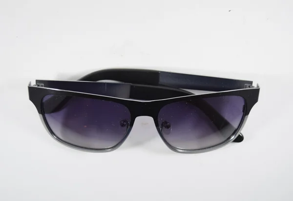 Okulary przeciwsłoneczne metal na białym tle — Zdjęcie stockowe
