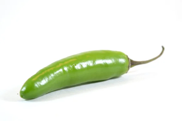 Острый зелёный серрано-перец — стоковое фото