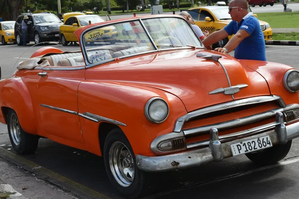 Stare samochody od 1950 - Hawana, Kuba — Zdjęcie stockowe