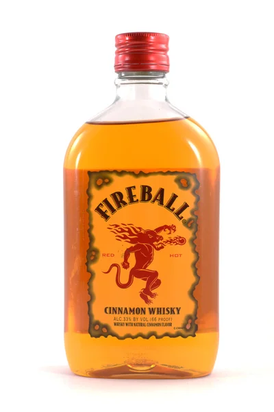 Bola de fogo Cinammon Whiskey — Fotografia de Stock