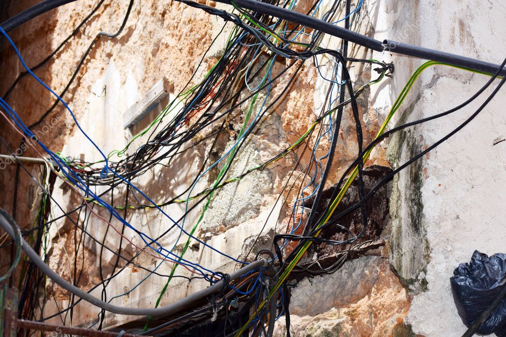 Dangerous wires in Cuba Stock Photo by ©cabecademarmore 124645162