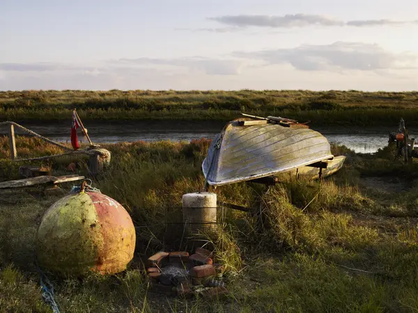 Fischerboot umgekippt — Stockfoto