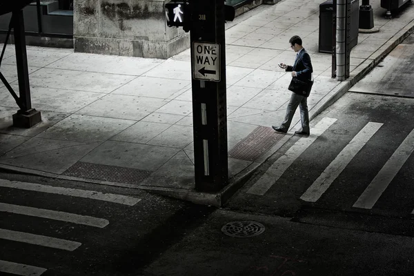 Businessman on a city street — Stock Photo, Image