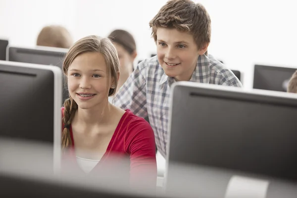 Young people looking at screen. — Stock Photo, Image