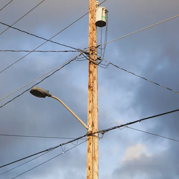 Telephone pole and wires — Stock Photo, Image