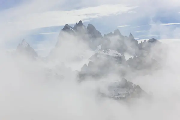 Chmury Nad Górami Parku Naturalnym Dolomiti Sesto Bolzano Południowy Tyrol — Zdjęcie stockowe