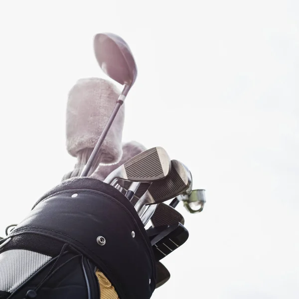 高尔夫球袋中的高尔夫球杆 特写镜头 — 图库照片