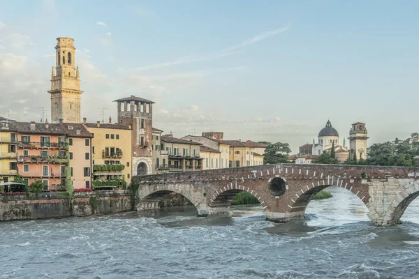 Utsikt Över Ponte Pietra Över Floden Adige Verona Italien — Stockfoto