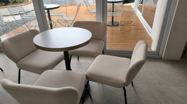 Modern Kafe Masası ve Sandalyeleri İçi