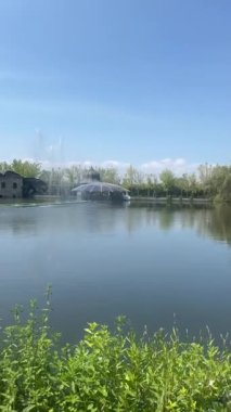 Ravadinovo Şatosu Bulgaristan. Şato Rüzgâra, Heykellere ve Göle Aşıkmış