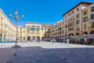 Palma, Majorca, İspanya. 11 Mayıs 2016. M yürüyen turist