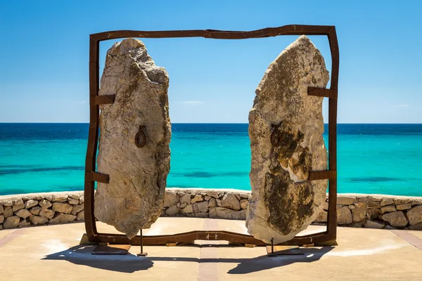 Deniz dolgu turistik şehir Cala Mill Gates Anıtı