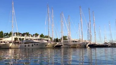 Lüks Yatlar demirli