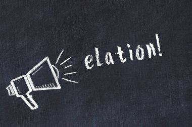 Hoparlörlerin tebeşir çizimi ve yazıt coşkusu