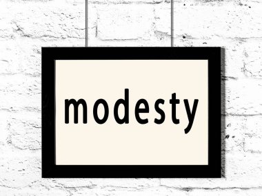 Beyaz tuğla duvarda asılı siyah çerçeve.