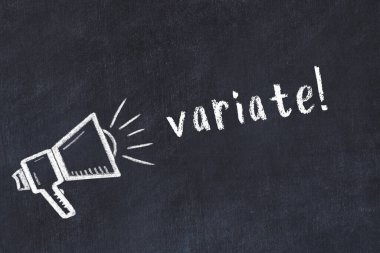 Hoparlör ve yazı varyasyonunun tebeşir çizimi