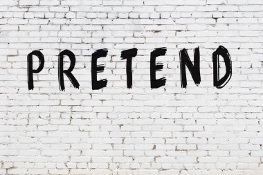 Siyah boyalı beyaz duvar. Üzerinde yazı varmış gibi yap.