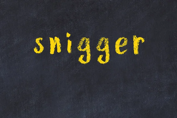 Faculdade mesa de giz com a palavra snigger escrito em — Fotografia de Stock