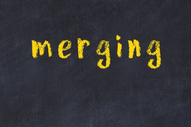 Üzerinde yazı olan siyah karatahta