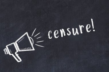 Kara karatahtaya tebeşir hoparlörü ve yazıt kınaması