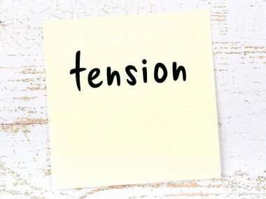 Sözcük gerilimli sarı kağıt. Hatırlatma konsepti