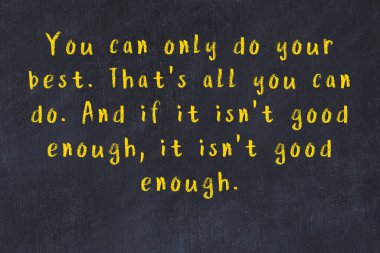 Üzerinde bilge yazılar olan siyah karatahta.