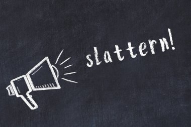 Üzerinde hoparlör ve yazıt olan siyah karatahta.