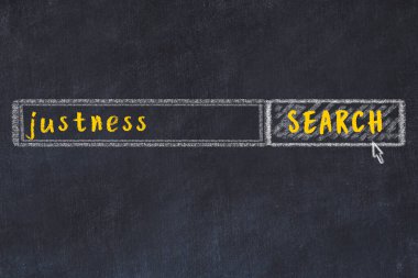 Siyah karatahtaya arama motoru çiziliyor. Dürüstlük arayışı kavramı