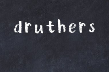 Üzerinde el yazısı olan bir kolej tahtası.