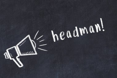 Üzerinde hoparlör ve yazı olan siyah karatahta.