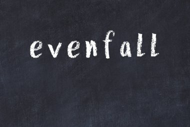 Üzerinde el yazısıyla yazılmış bir yazı tahtası olan üniversite tahtası.