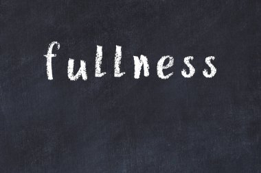 Siyah masaya elle yazılmış tebeşir dolgunluğu