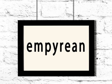 Beyaz tuğla duvara asılı siyah ahşap çerçeve. 