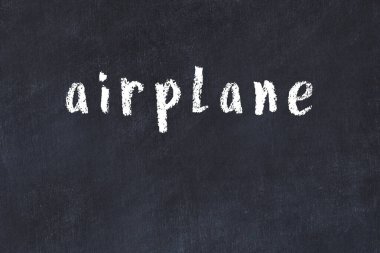 Üzerinde el yazısıyla yazılmış uçak olan üniversite karatahtası.