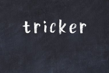 Üzerinde el yazısıyla yazılmış yazı hilesi olan kolej tahtası.