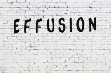 Yazılı beyaz tuğla duvar efüzyon el yazısıyla siyah boya.