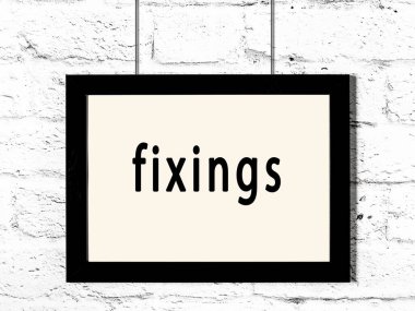 Beyaz tuğla duvara asılmış siyah ahşap çerçeve. 