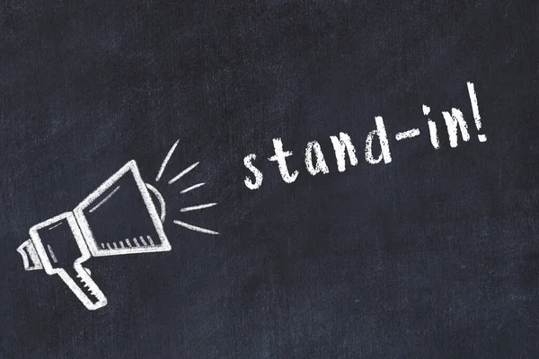 Hoparlör çizimi ve yazıt dublörü olan siyah karatahta