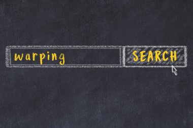 Sapma arayışı konsepti. Arama motorunun tebeşir çizimi ve tahtadan yapılmış yazı tahtası