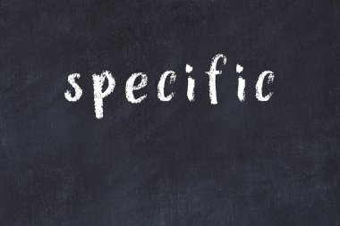 Siyah masaya özel elle yazılmış tebeşir yazısı