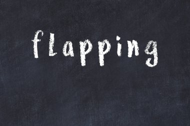 Üzerinde el yazısı olan bir kolej tahtası.