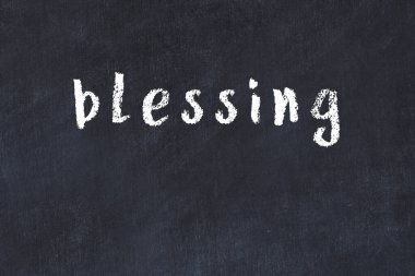 Üzerinde el yazısıyla kutsanmış kolej tahtası.