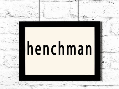 Beyaz tuğla duvara asılı siyah ahşap çerçeve. 