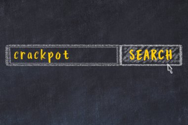 Siyah karatahtaya arama motoru çiziliyor. Çatlak aramanın konsepti