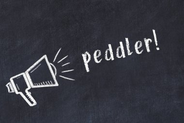 Hoparlör ve yazı işçisi çizimli siyah karatahta