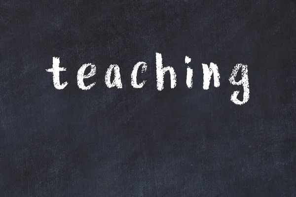 Üzerinde el yazısı olan bir kolej tahtası.