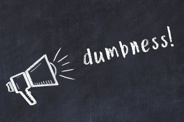 Hoparlör çizimi ve yazı budalalığı olan siyah karatahta.