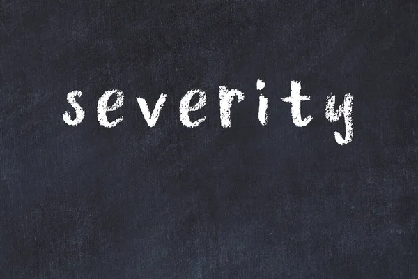 Üzerinde el yazısıyla yazılmış ciddi bir yazı tahtası olan üniversite tahtası.