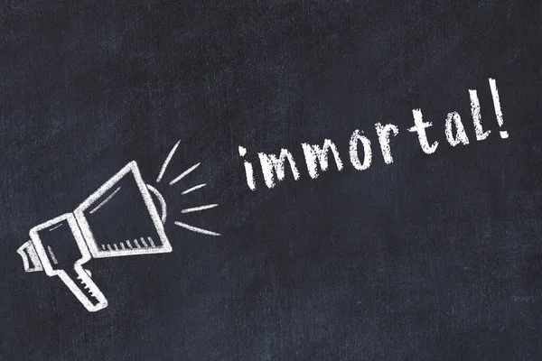 Hoparlör çizimli siyah karatahta ve yazıt ölümsüz.